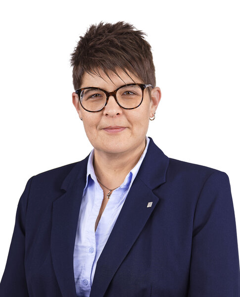 Denise Kronauer, Bestatterin